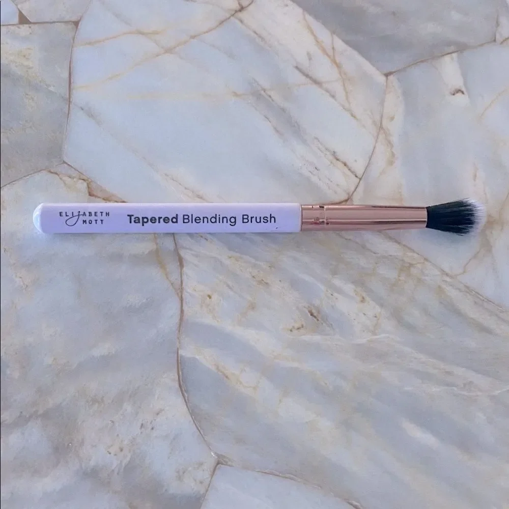 Elizabeth Mott Lilac Tapered Blending Brush
